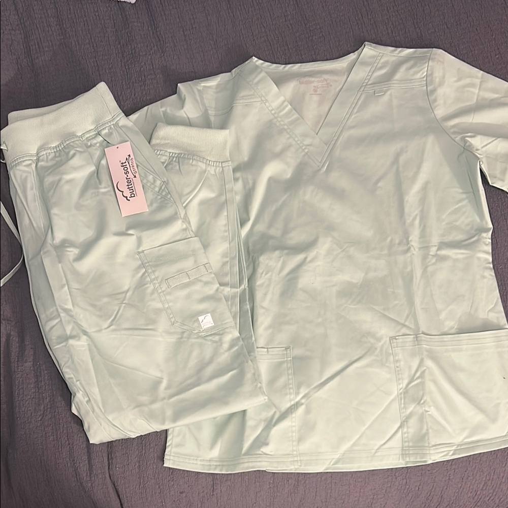 Uniform Advantage Light Green Scrub Set